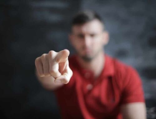 Biais de double contrainte : sortir du piège psychologique