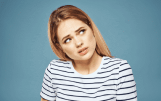 Hypersensible ou saturée ? Distinguez profil sensible, surcharge sensorielle et stress chronique pour retrouver clarté et marge.