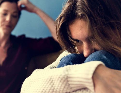 Ado en souffrance : et si le problème n’était pas (que) lui ?